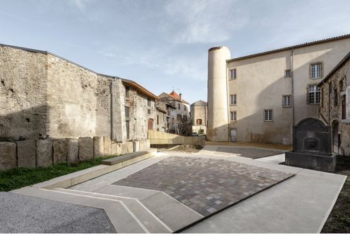 Reconquête des ruines du fort villageois de Plauzat