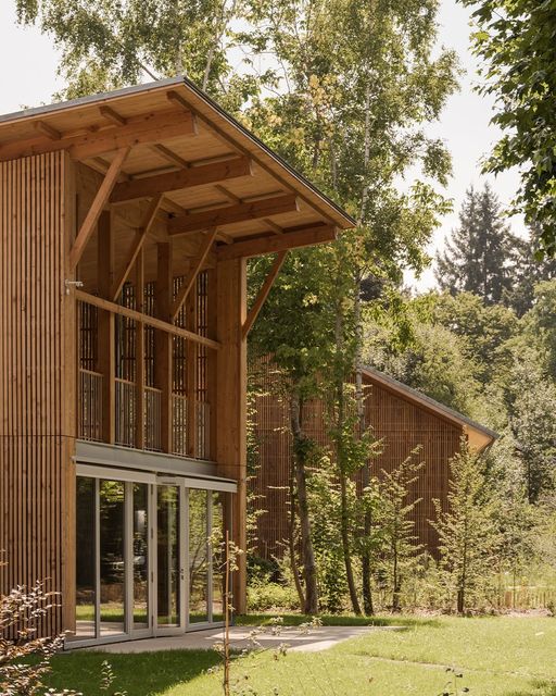 Sept maisons en bois à Barbizon