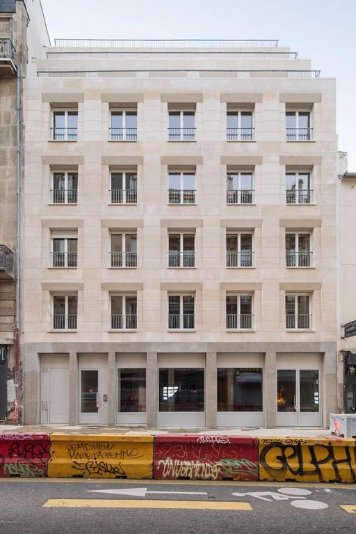 Immeuble de 17 logements sociaux en pierre massive à Paris