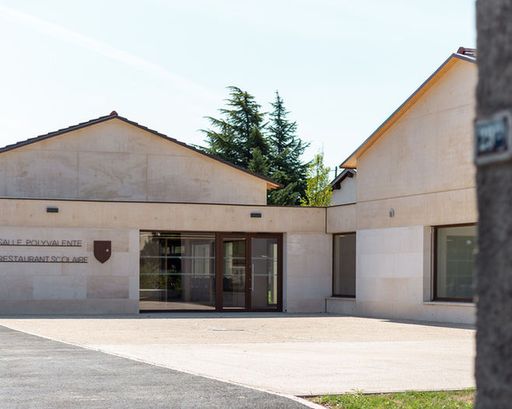 Salle polyvalente et restauration scolaire à Charvieu-Chavagneux