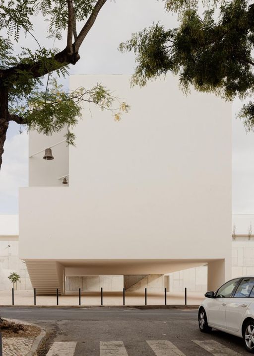 Igreja e Centro Paroquial do Bairro de São José da Boavista à Lisboa